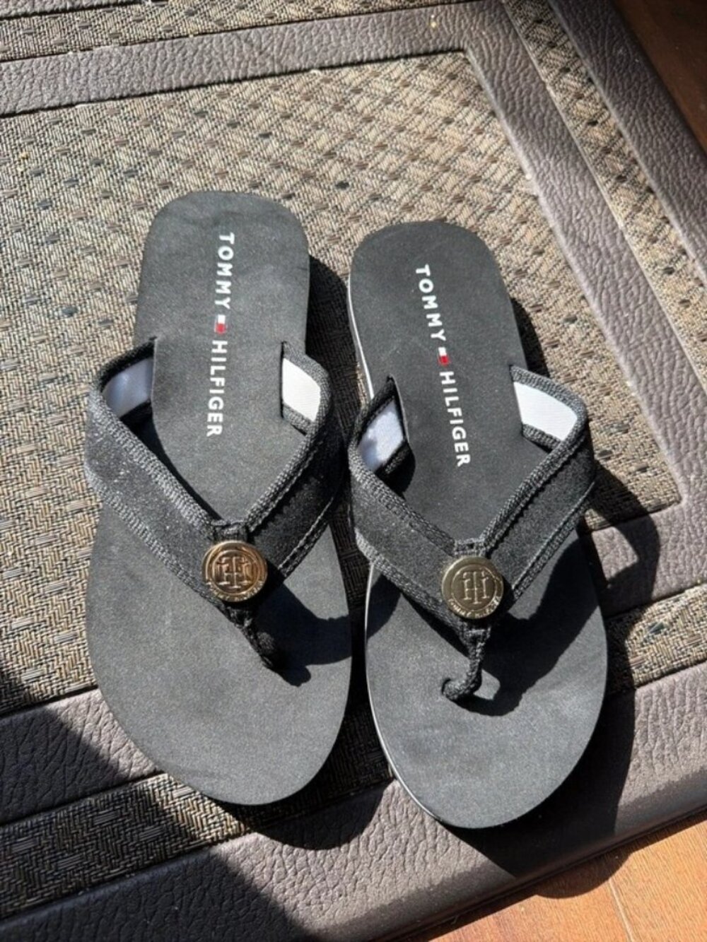 Tommy Hilfiger Black Gold Foam Thong Flip Flop Sandals Womens Size US 7 NWOT